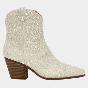 Betsey Johnson DIVA Booties (White)